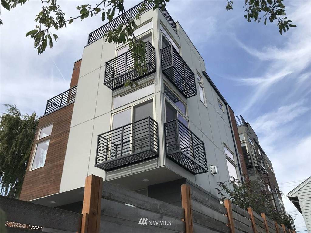 921 36th Street - Photo 1