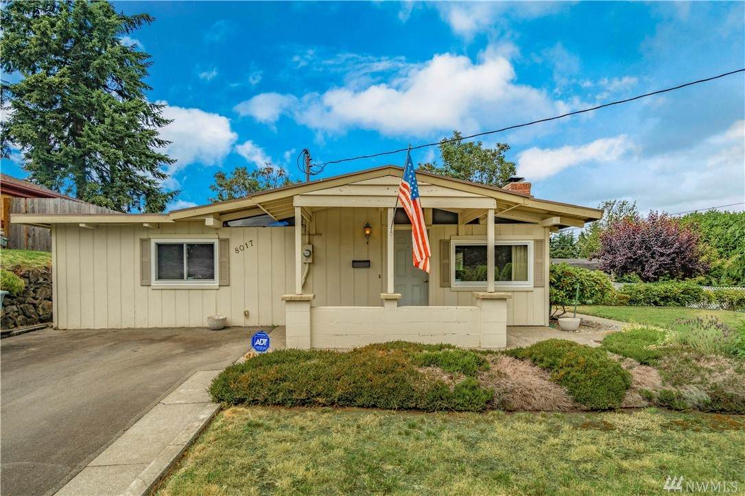 8017 Leschi Rd Sw - Photo 1