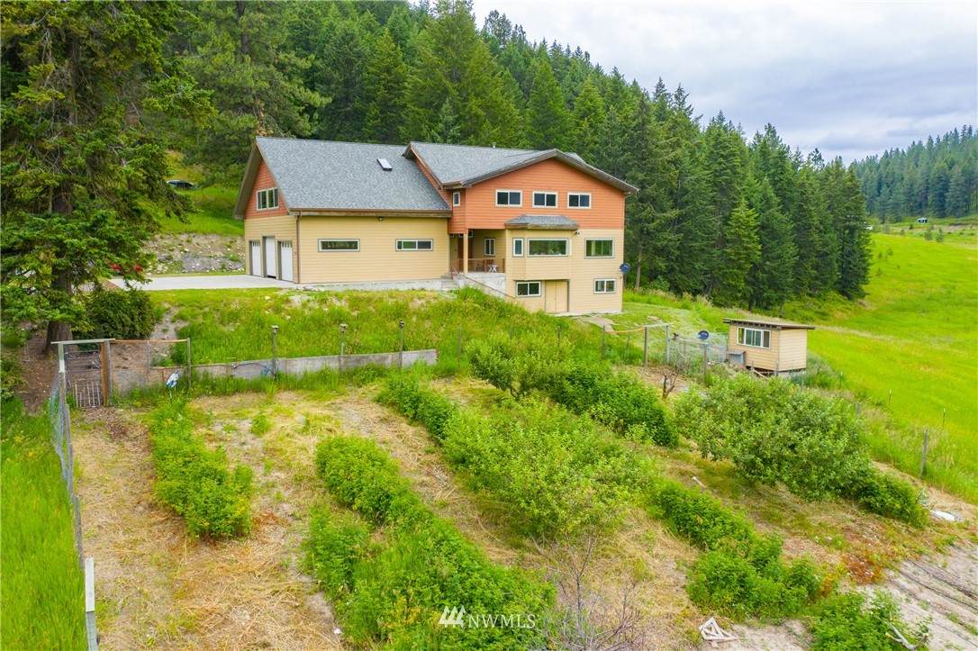 499 Kestrel Way - Photo 1