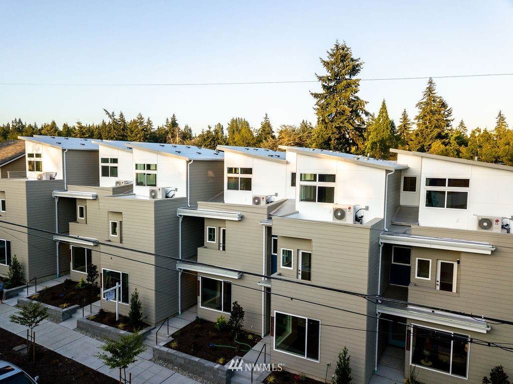 12032 33rd Avenue - Photo 1