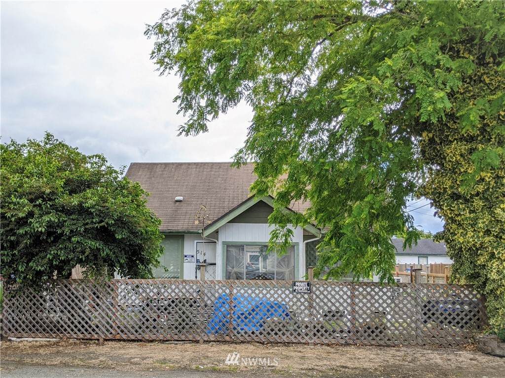 514 Maple Street - Photo 1