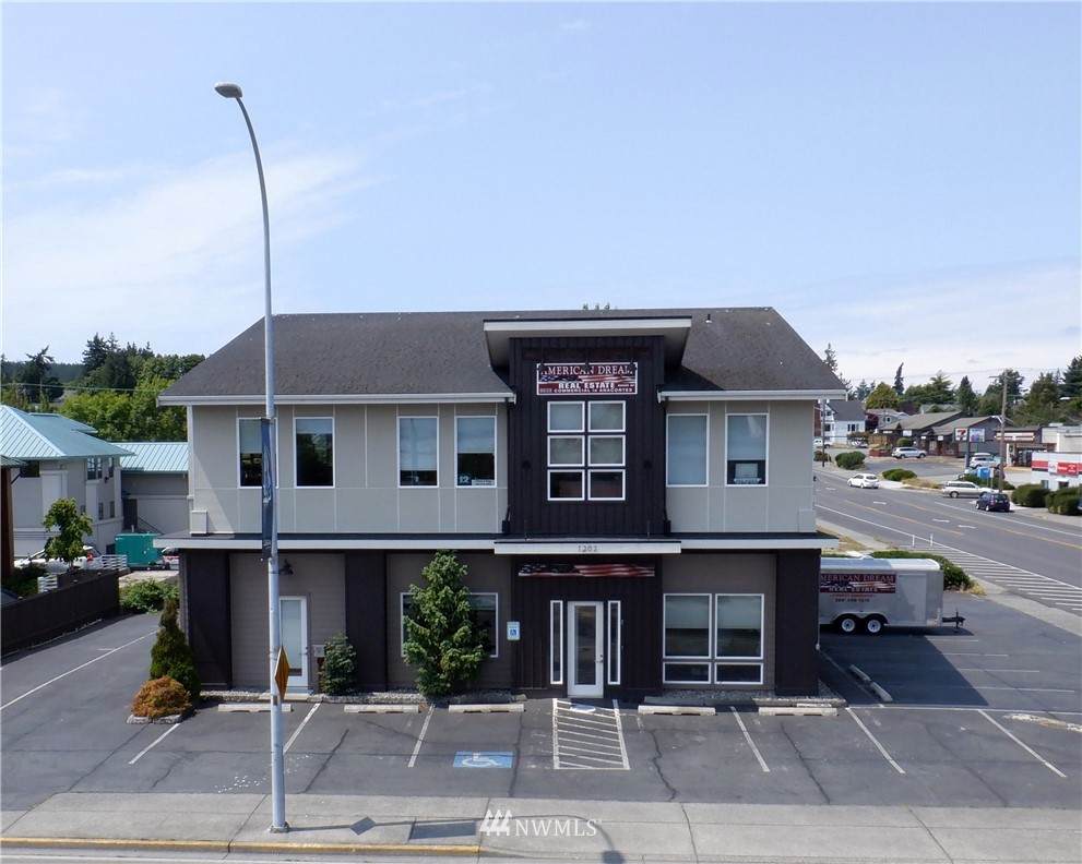 1202 Commercial Ave - Photo 1