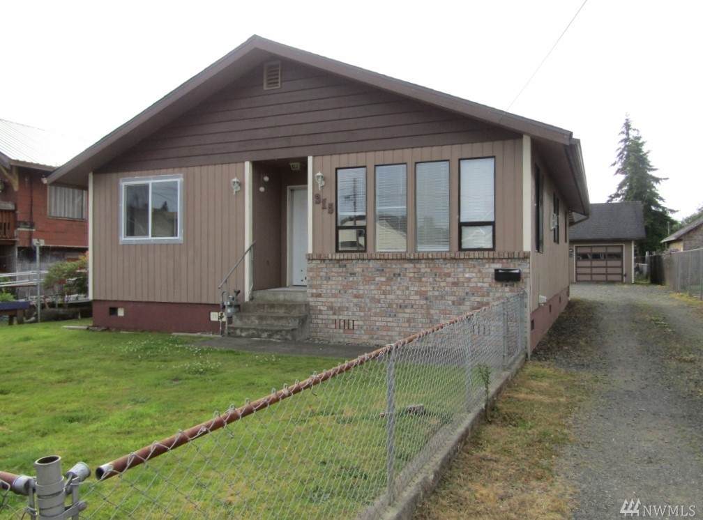 915 First St - Photo 1