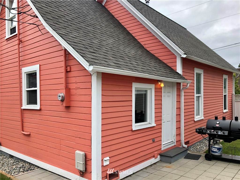 419 Lakeway Drive - Photo 1