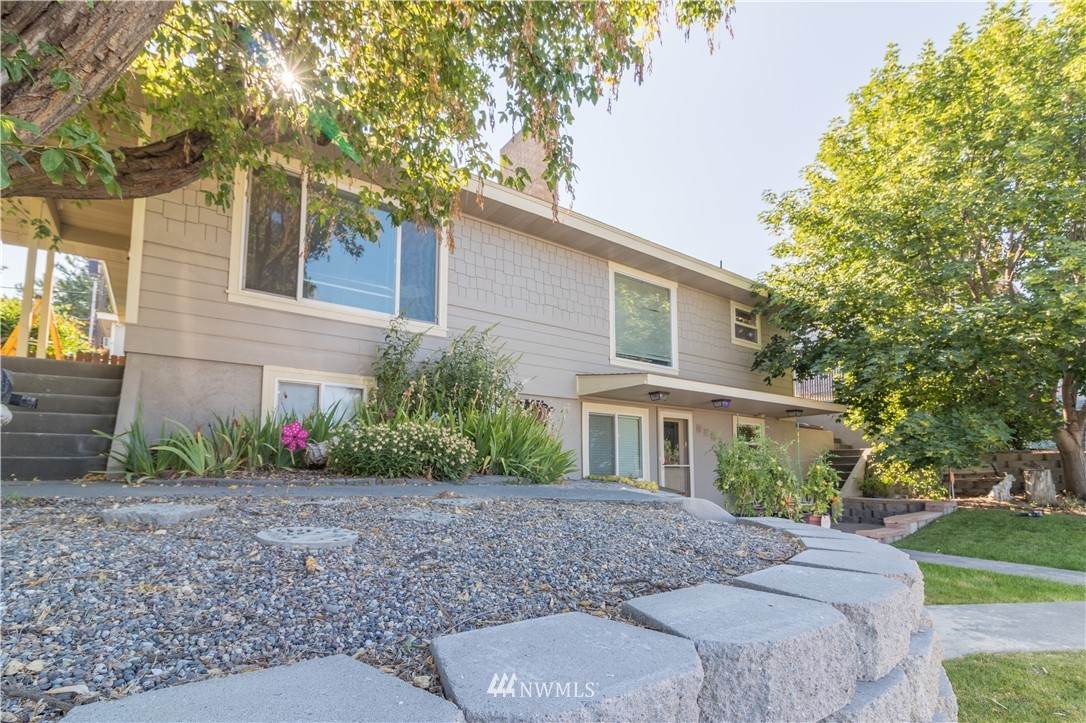 1211 Baker Street - Photo 1