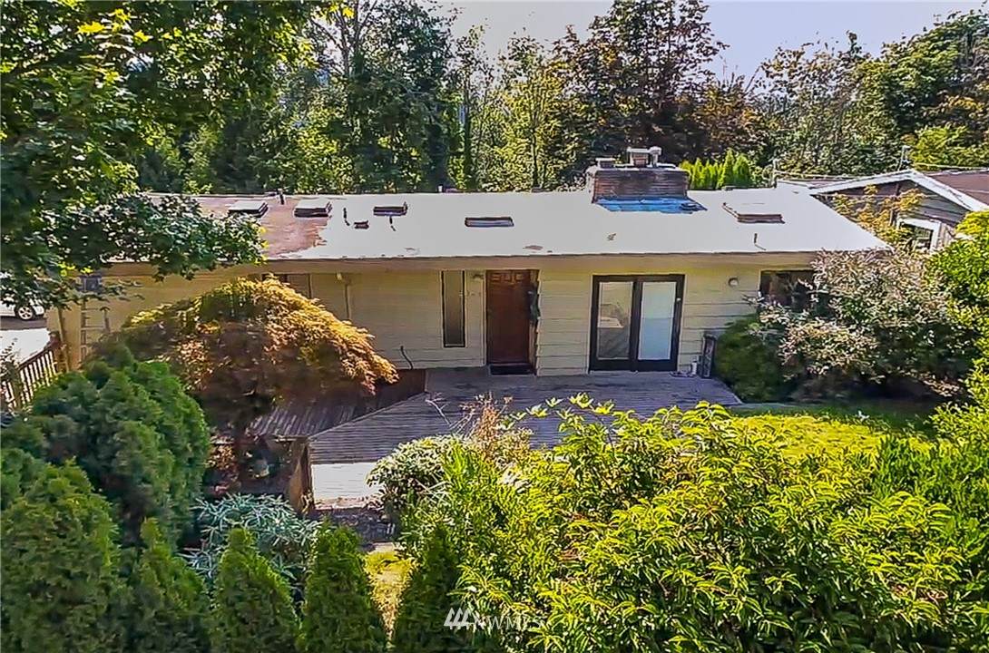 325 105th Avenue - Photo 1