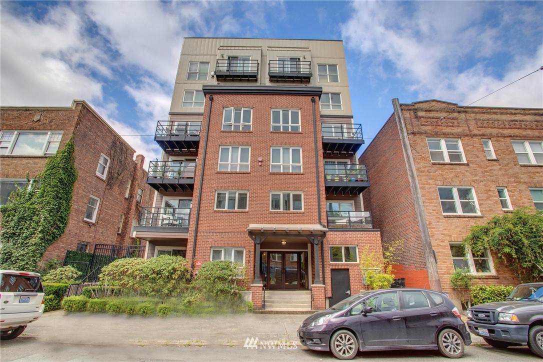319 Summit Avenue - Photo 1