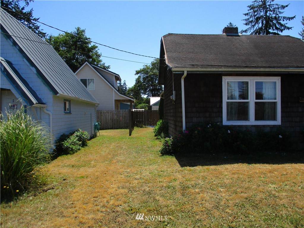 417 421 Ocean Avenue - Photo 1