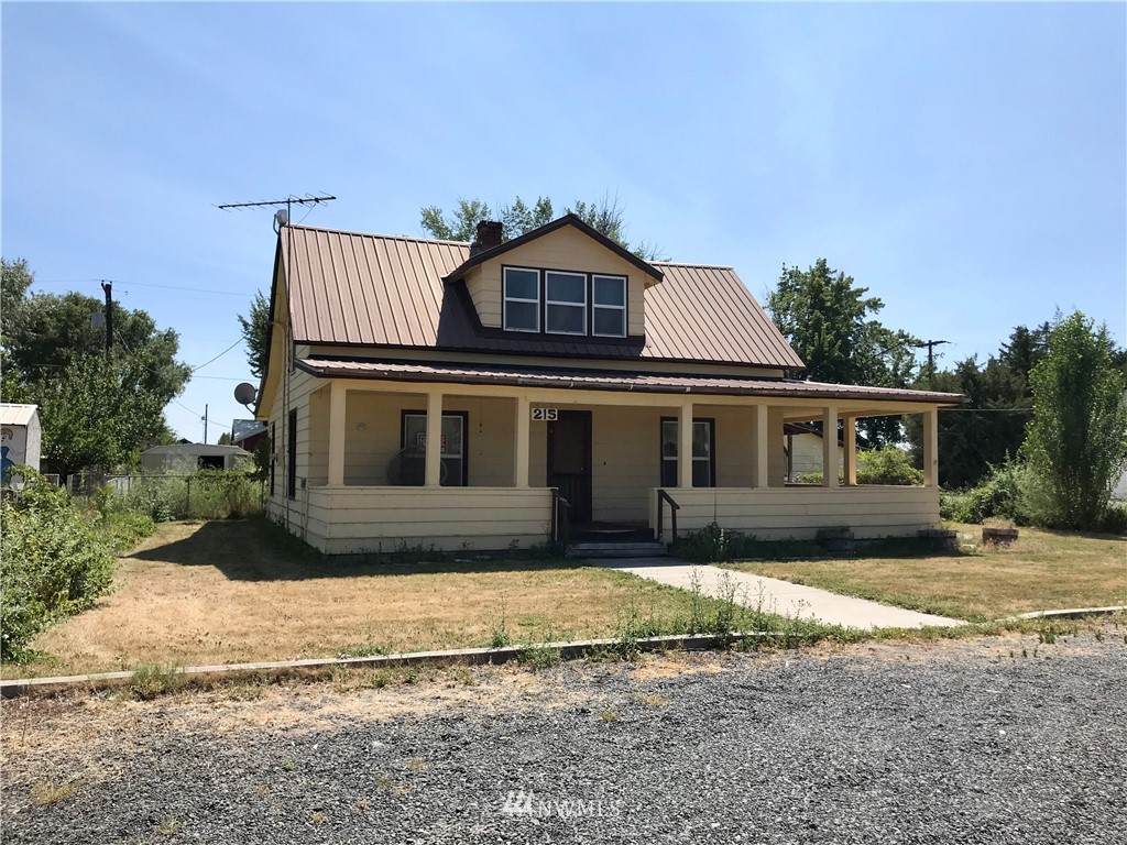 215 Douglas St - Photo 1