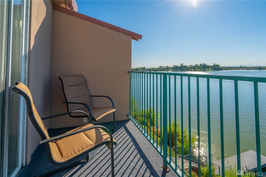 2900 Marina Drive - Photo 1