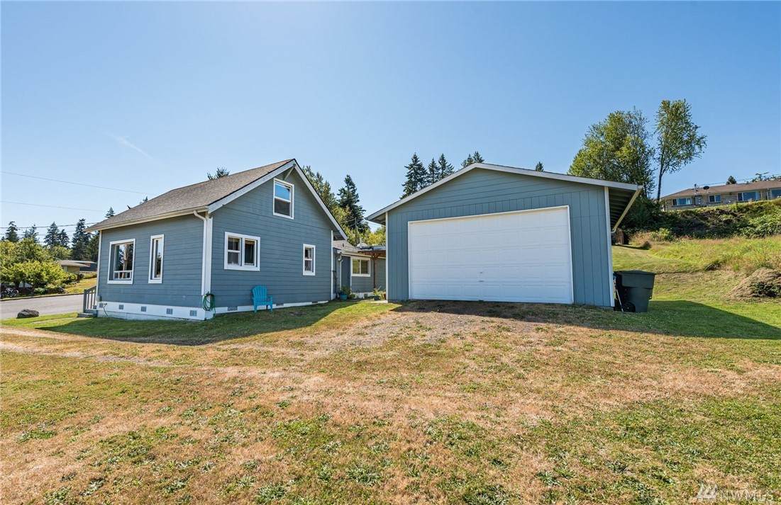3208 Regent St - Photo 1