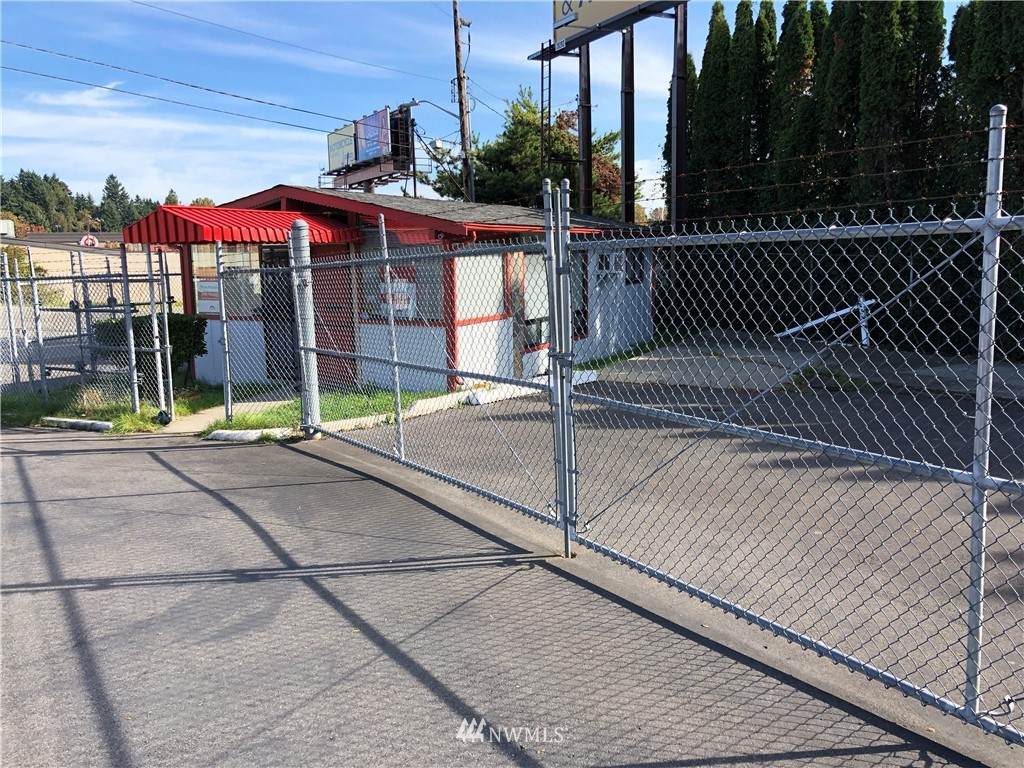 15833 Ambaum Boulevard - Photo 1