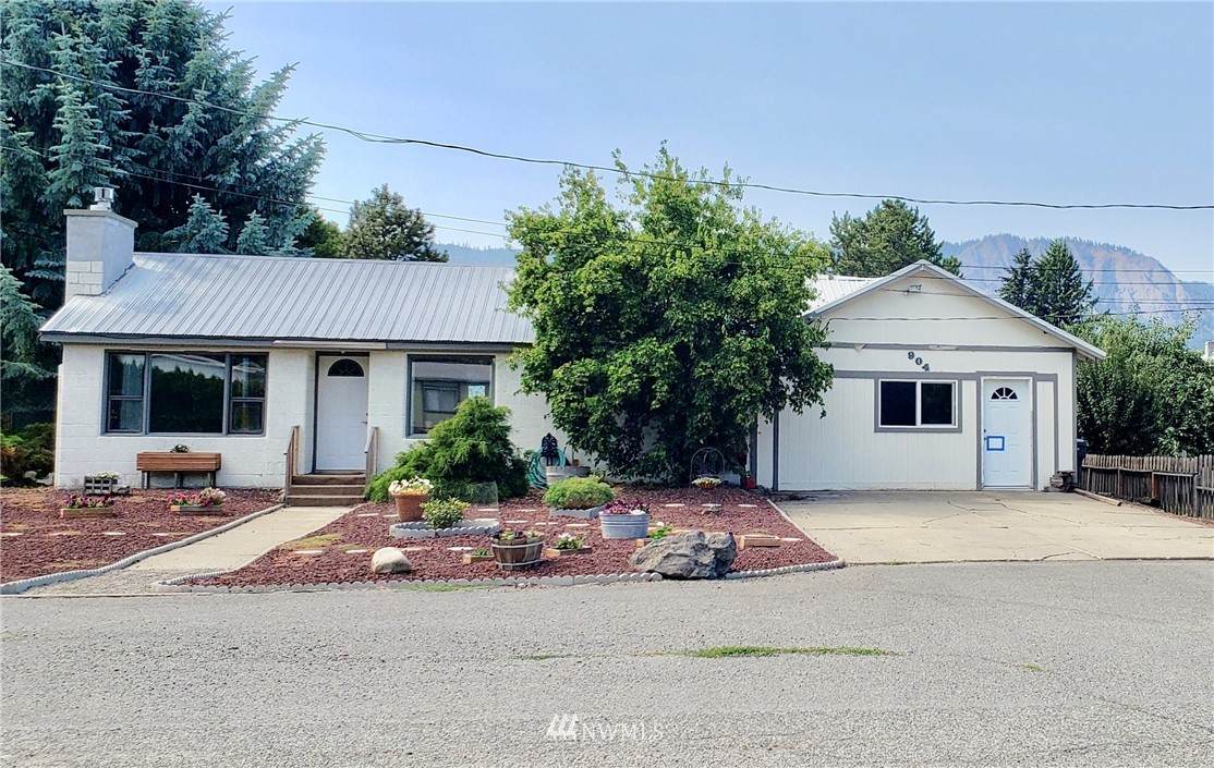 904 4th Street - Photo 1