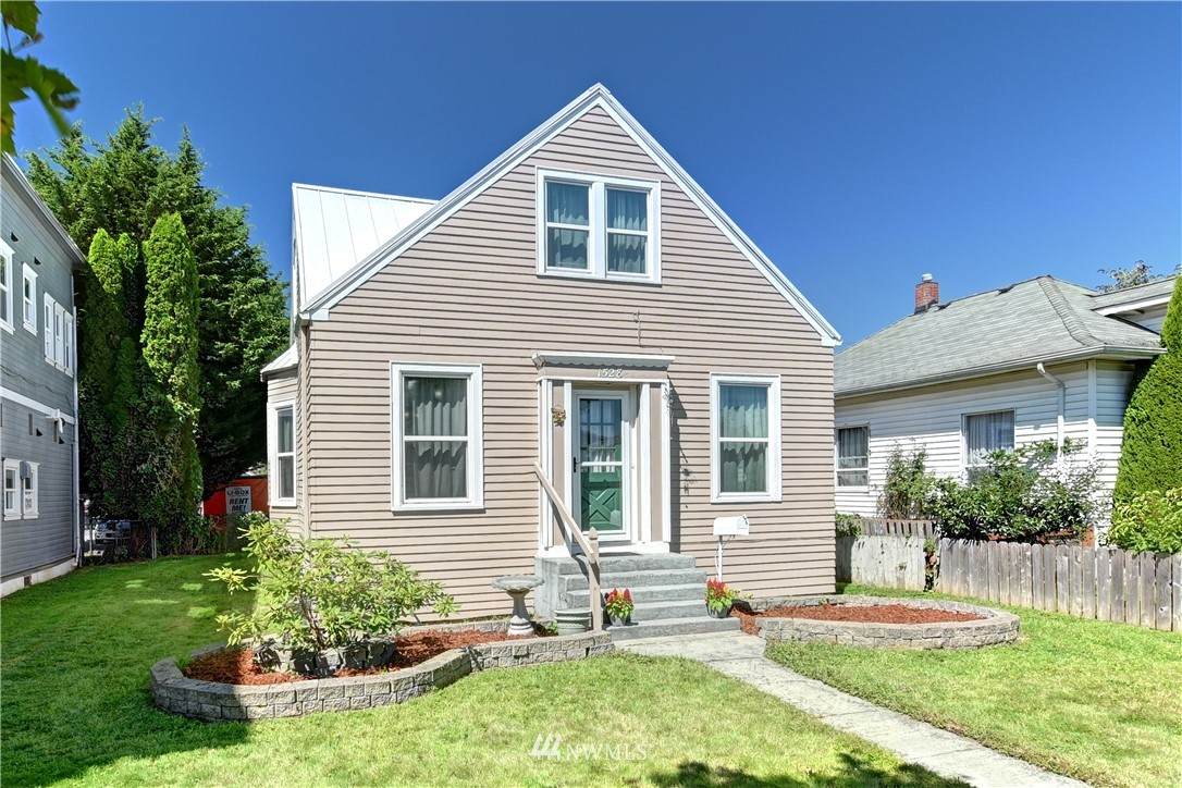 1528 Walnut Street - Photo 1