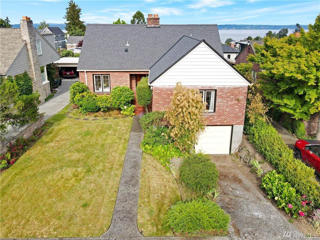 3041 Viewmont Wy - Photo 1