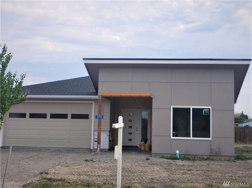 1711 Hillcrest Parkway - Photo 1