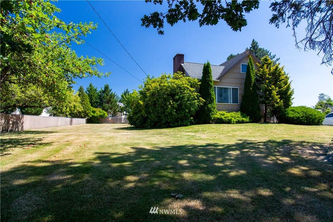 1041 20th Street - Photo 1
