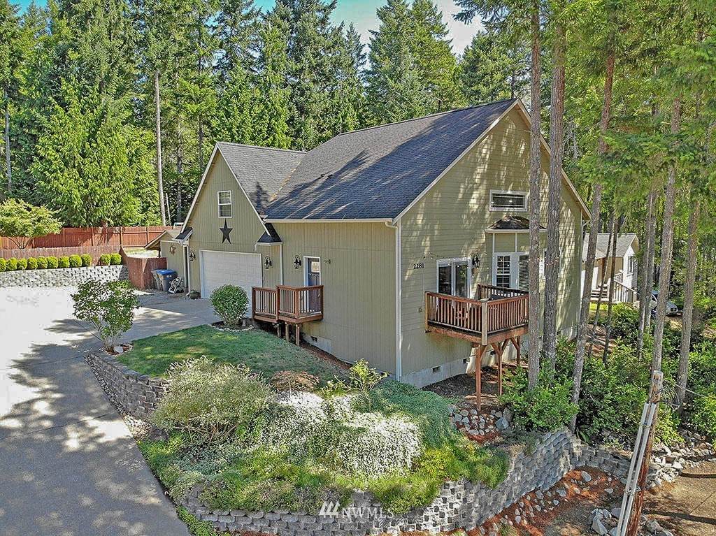 2281 St. Andrews Drive - Photo 1