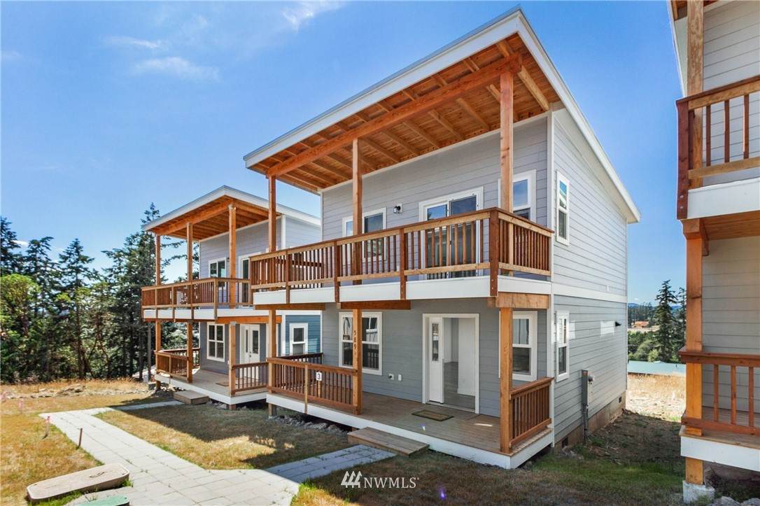 589 Finnegan Way - Photo 1