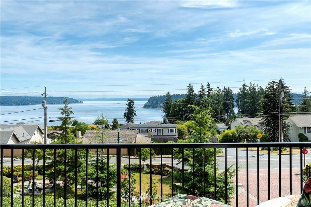 6606 Soundview Drive - Photo 1