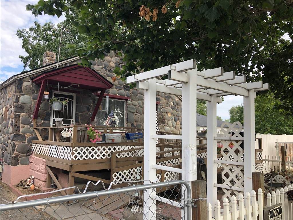 1507 2nd Avenue - Photo 1