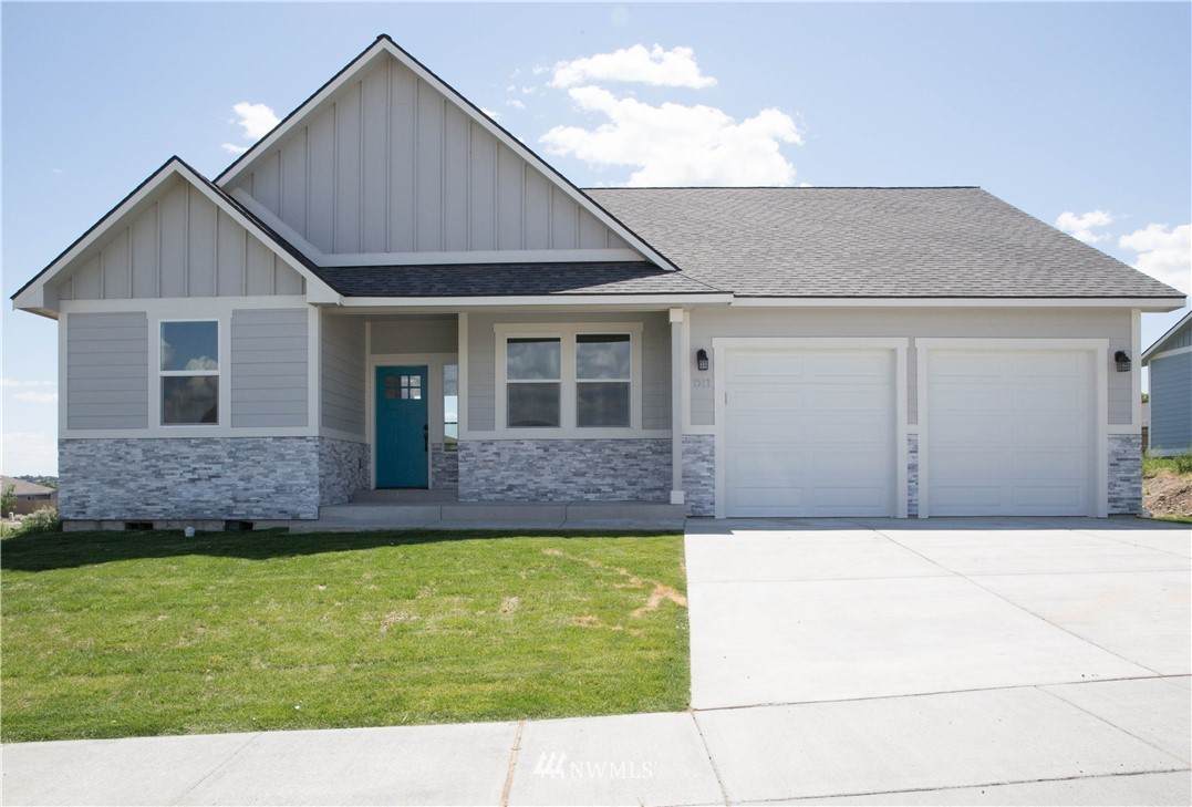 1409 Bonneville Street - Photo 1