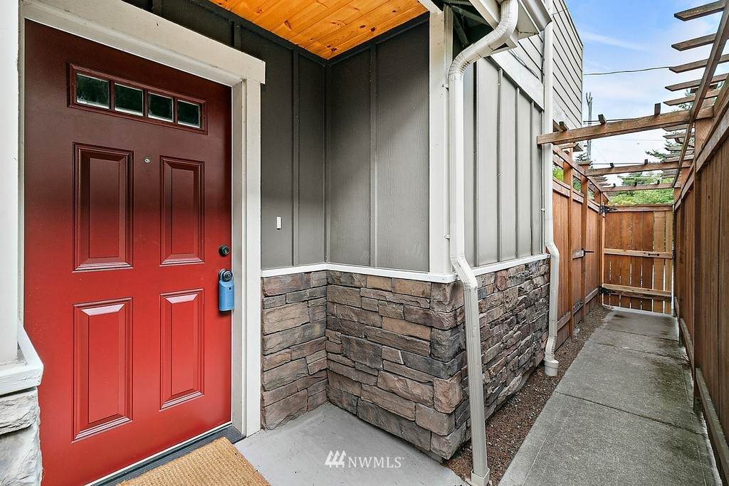 5977 Rainier Avenue - Photo 1