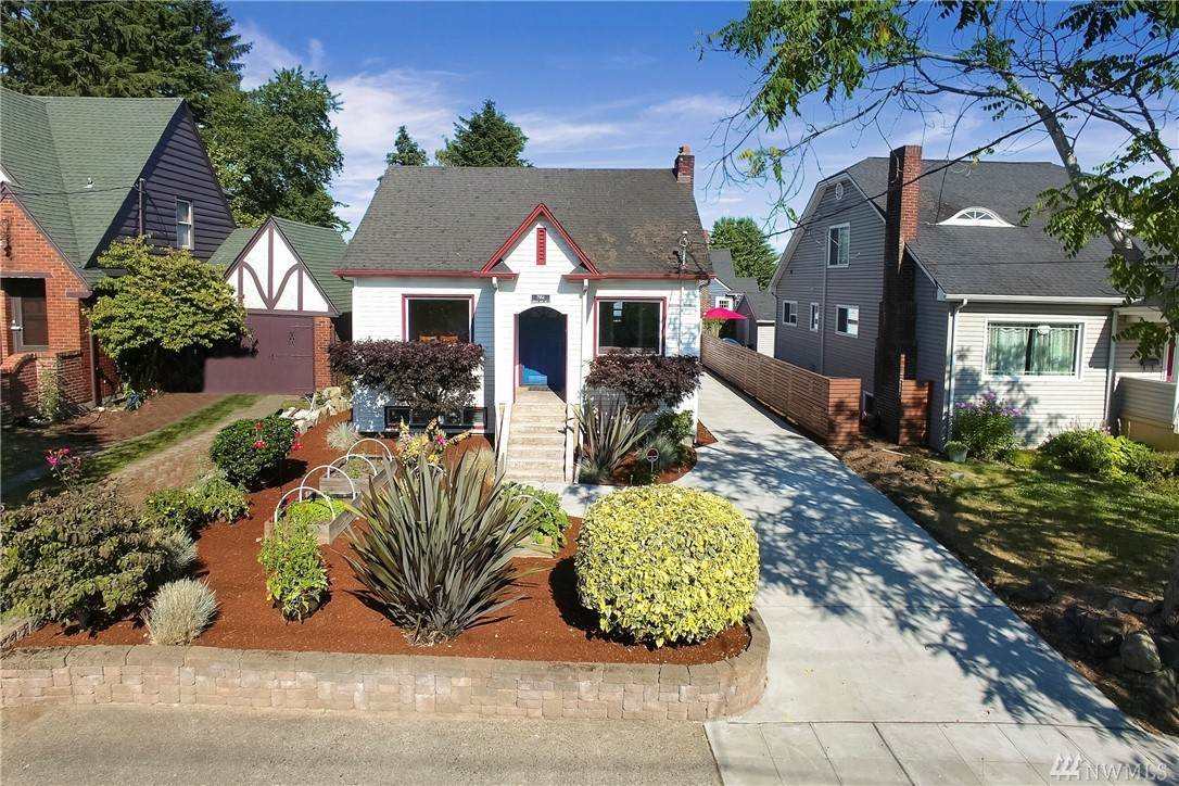 7954 Seward Park Avenue - Photo 1