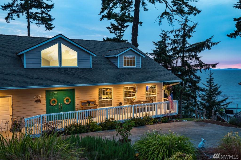 547 Seaside Drive - Photo 1