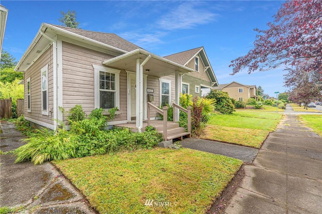 1627 Rainier Avenue - Photo 1