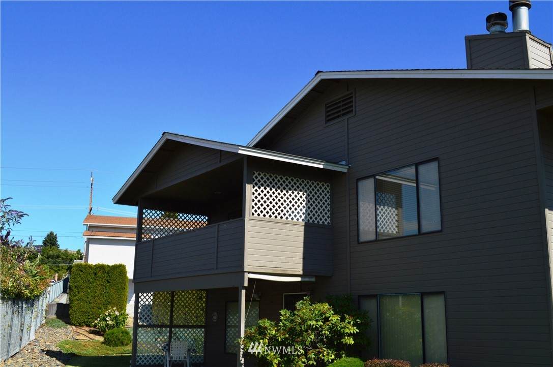 1352 Eastmont Avenue - Photo 1
