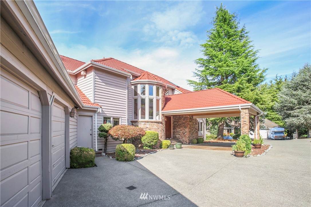 5912 Nahane West Ne - Photo 1
