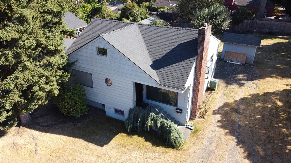 3815 106th Street - Photo 1