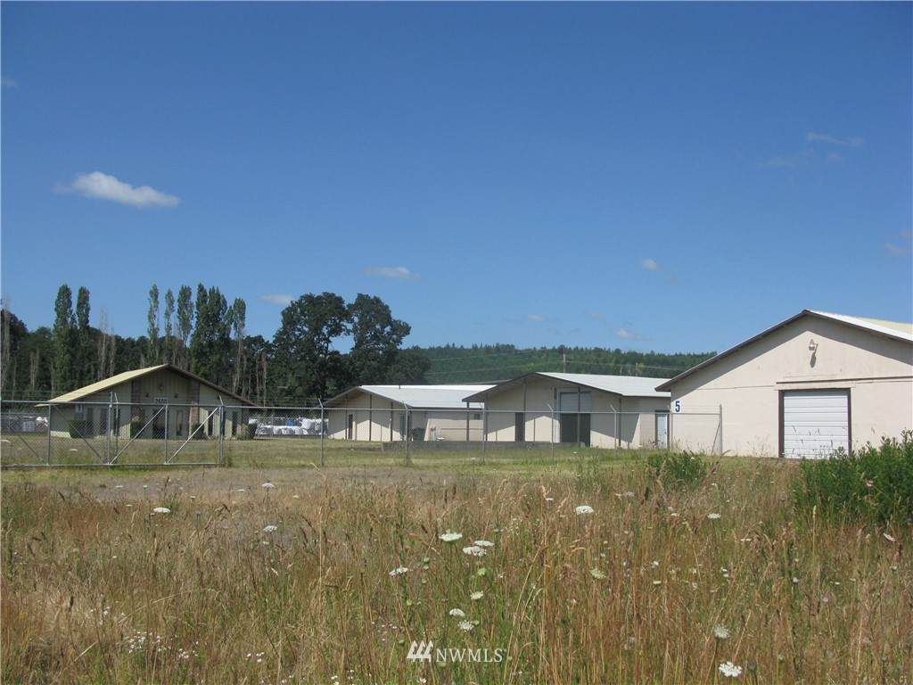 2600 Commercial Boulevard - Photo 1