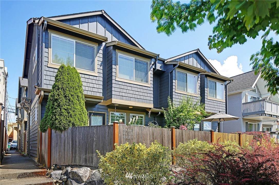 4410 44th Avenue - Photo 1
