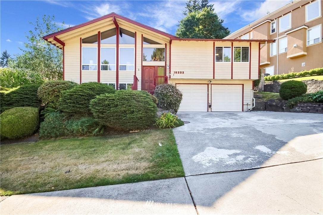 16202 141st Avenue - Photo 1