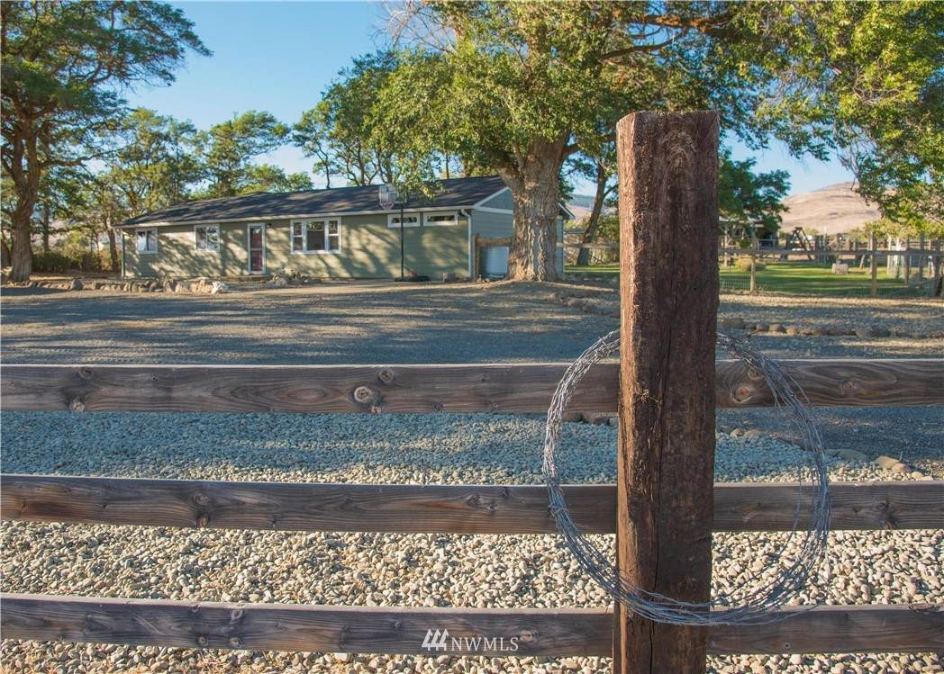 451 Thomas Road - Photo 1