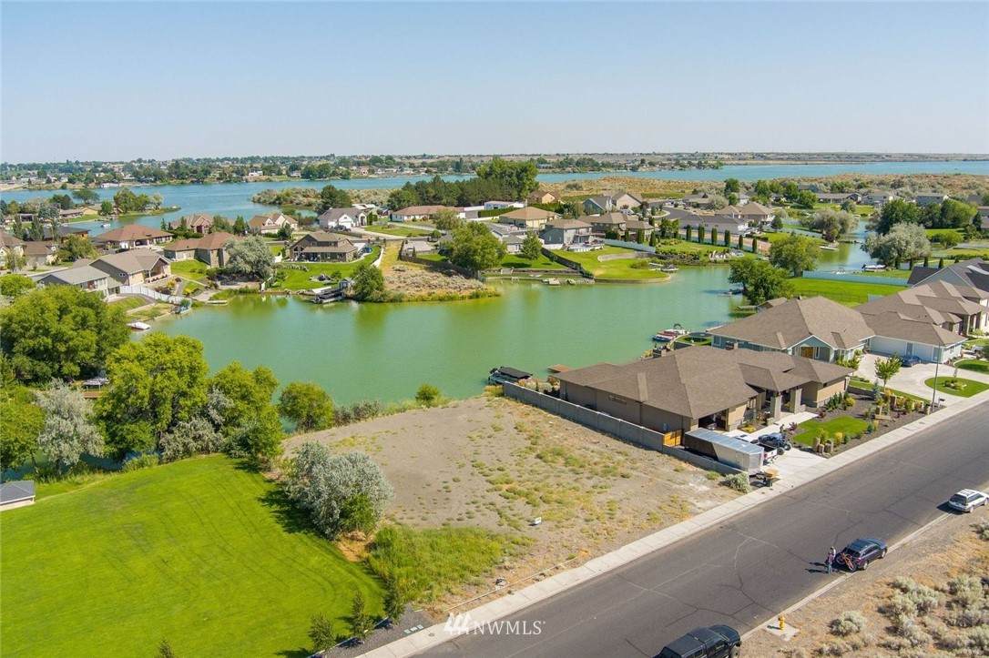811 Sand Dunes Road - Photo 1