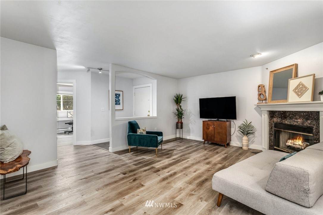 18501 Newport Way - Photo 1