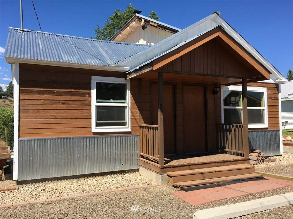 123 Castle Avenue - Photo 1
