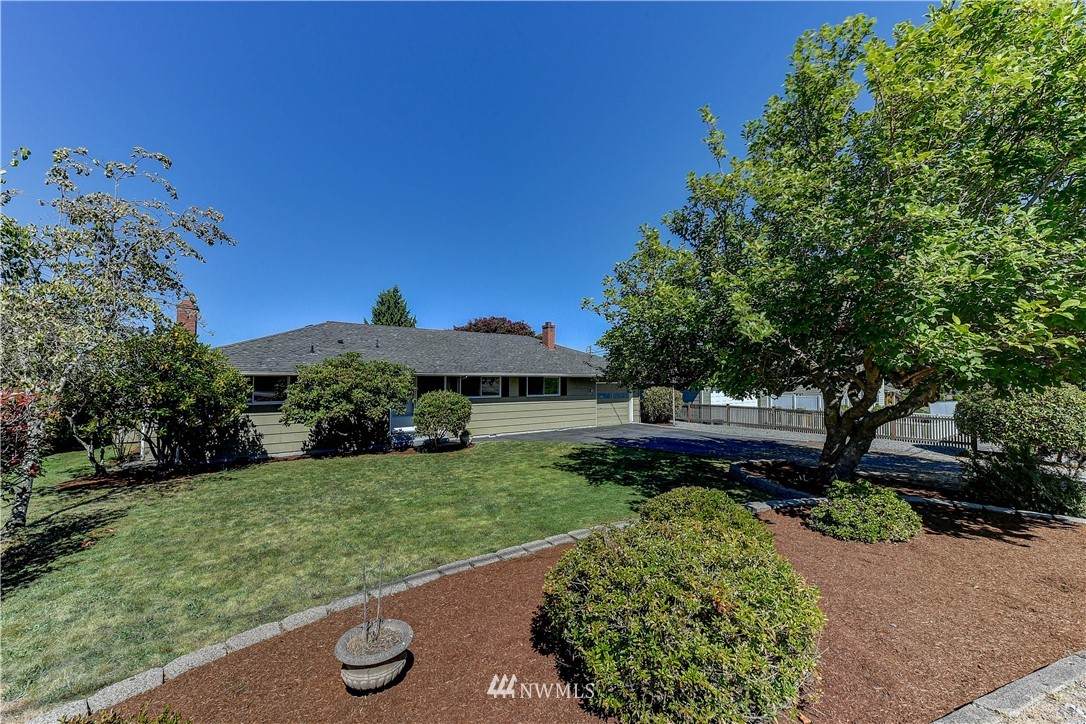 1715 Holbrook Avenue - Photo 1
