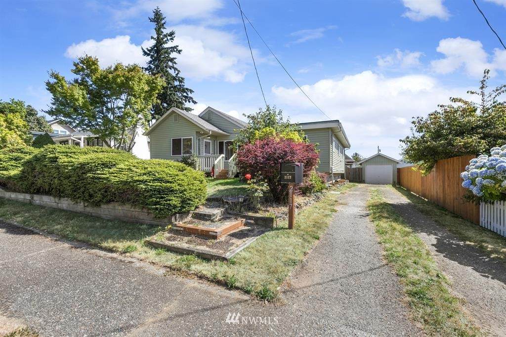 2117 8th Street - Photo 1