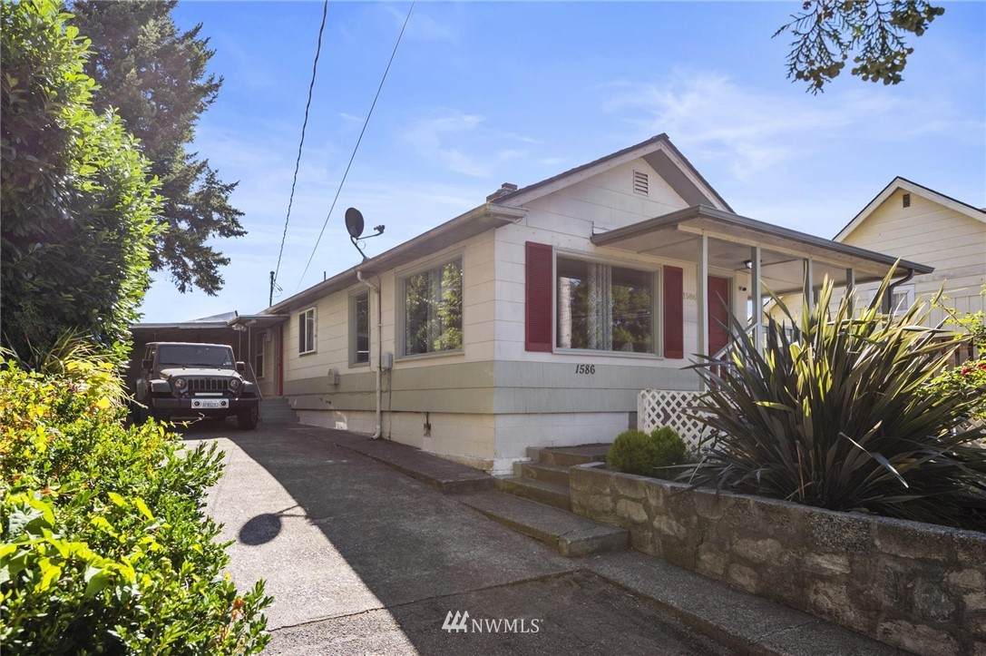 1586 Naval Avenue - Photo 1