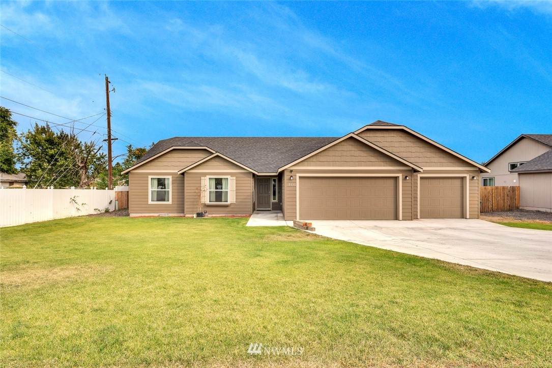 3135 Peninsula Drive - Photo 1