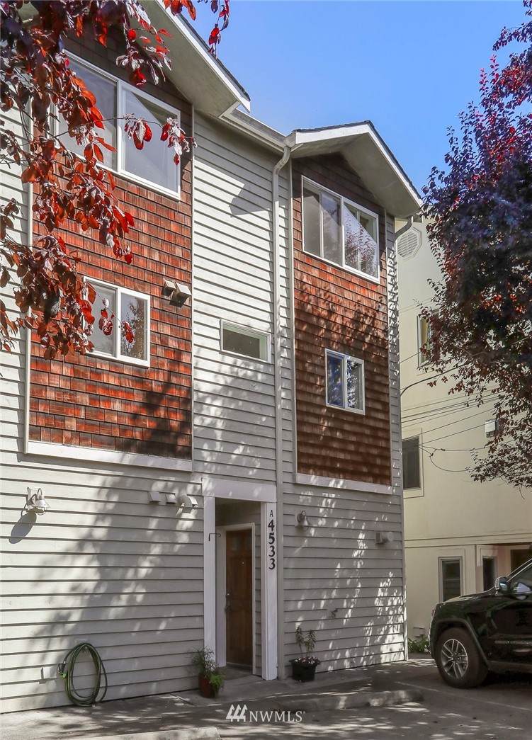 4533 40th Avenue - Photo 1
