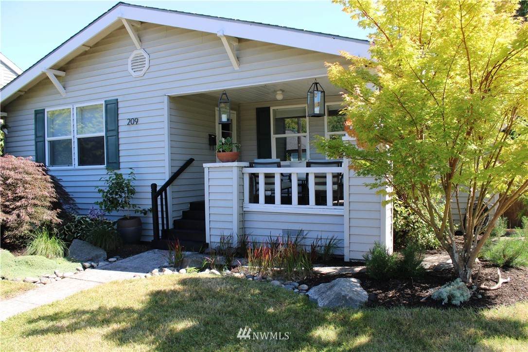 209 39th Street - Photo 1