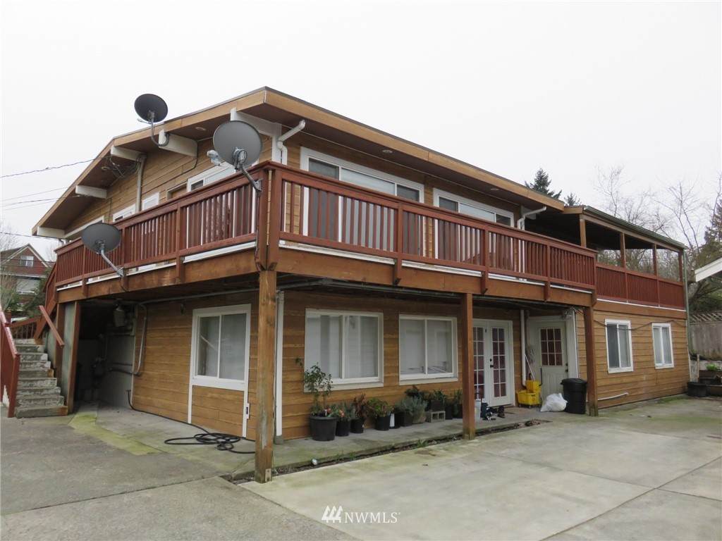 911 15th Avenue - Photo 1