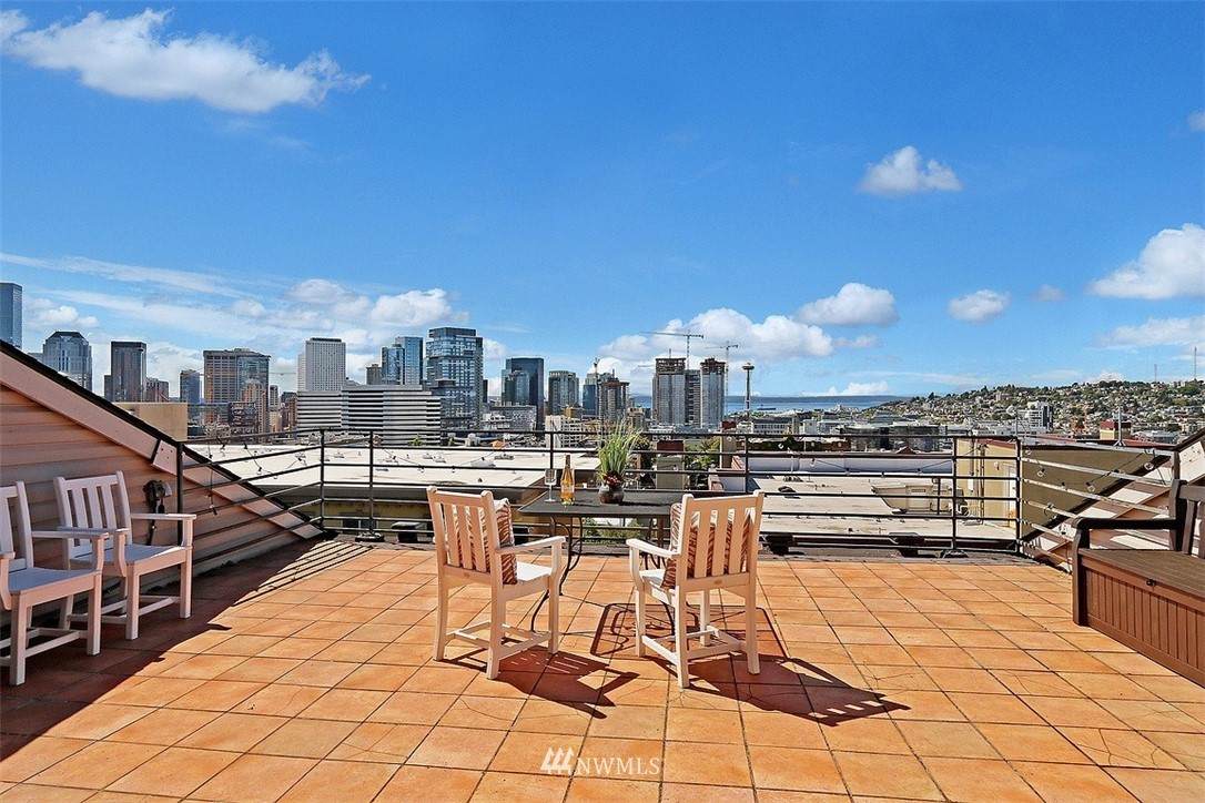 712 Denny Way - Photo 1
