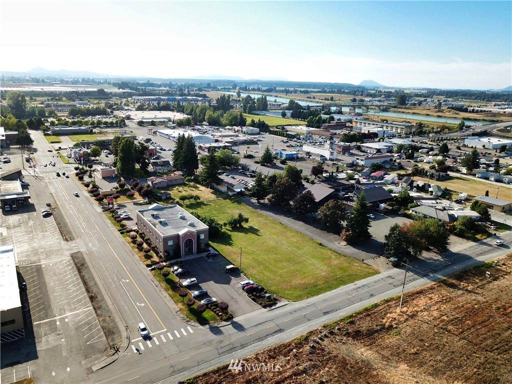 2000 Urban Avenue - Photo 1