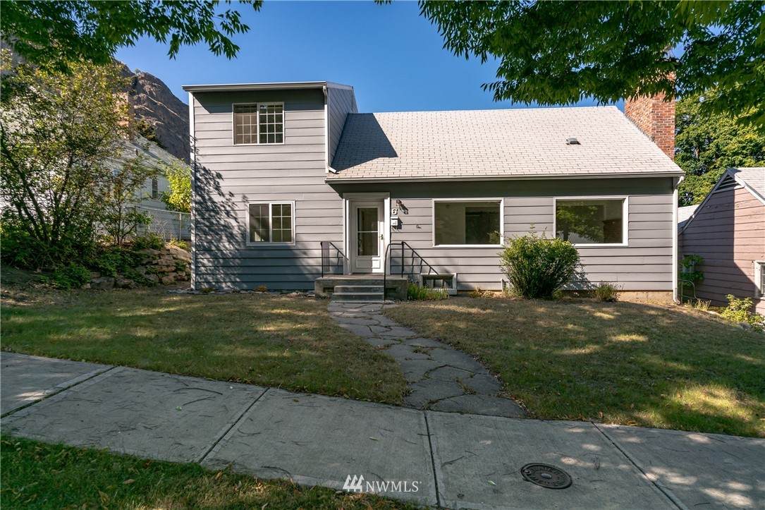 6 Douglas Avenue - Photo 1